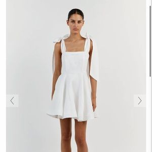 Dissh Aisle White Linen Bow Mini Dress - US 6